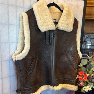 Men's Shearling Leather Vest with Cream Collar